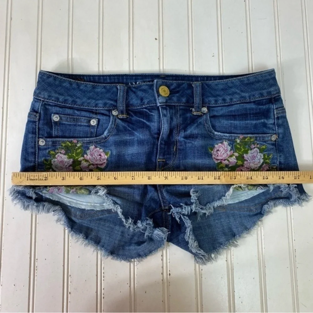 American Eagle Shorts Women's‎ 2 Jean Denim Embroidered Flowers - Picture 13 of 15